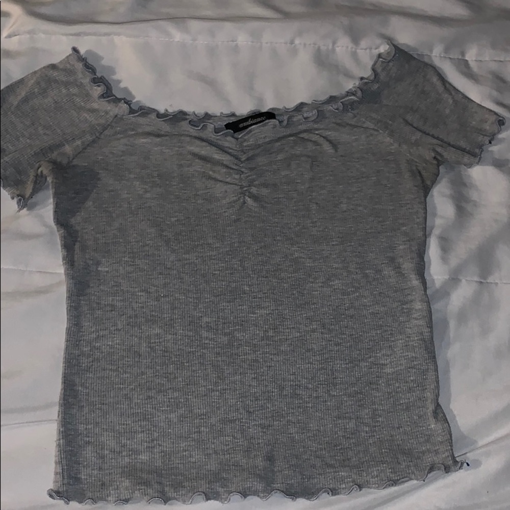 Ambiance Grey runched lettuce-edge top